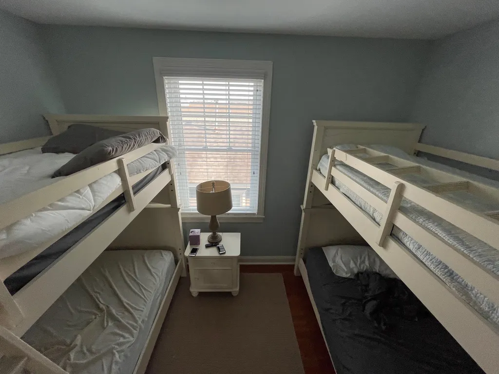 Bunkbed room; sleeps 4