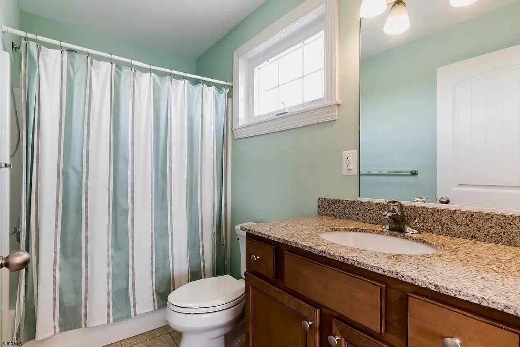 Shared full bath for two queen rooms and bunkbed room