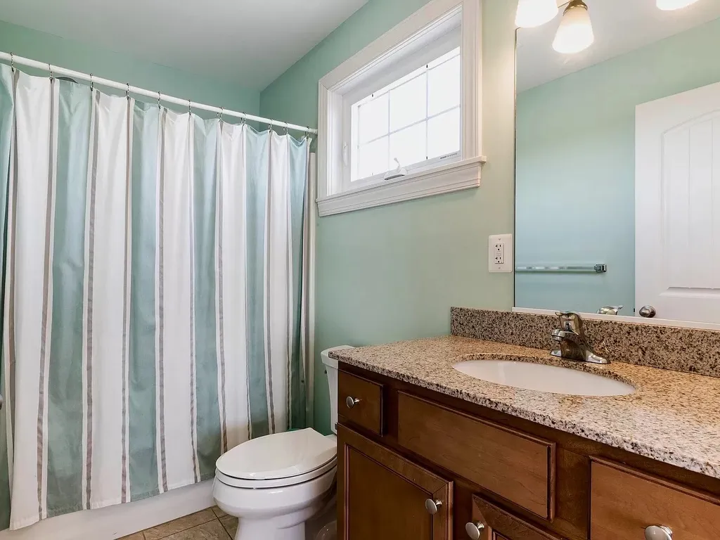 Shared full bath for two queen rooms and bunkbed room