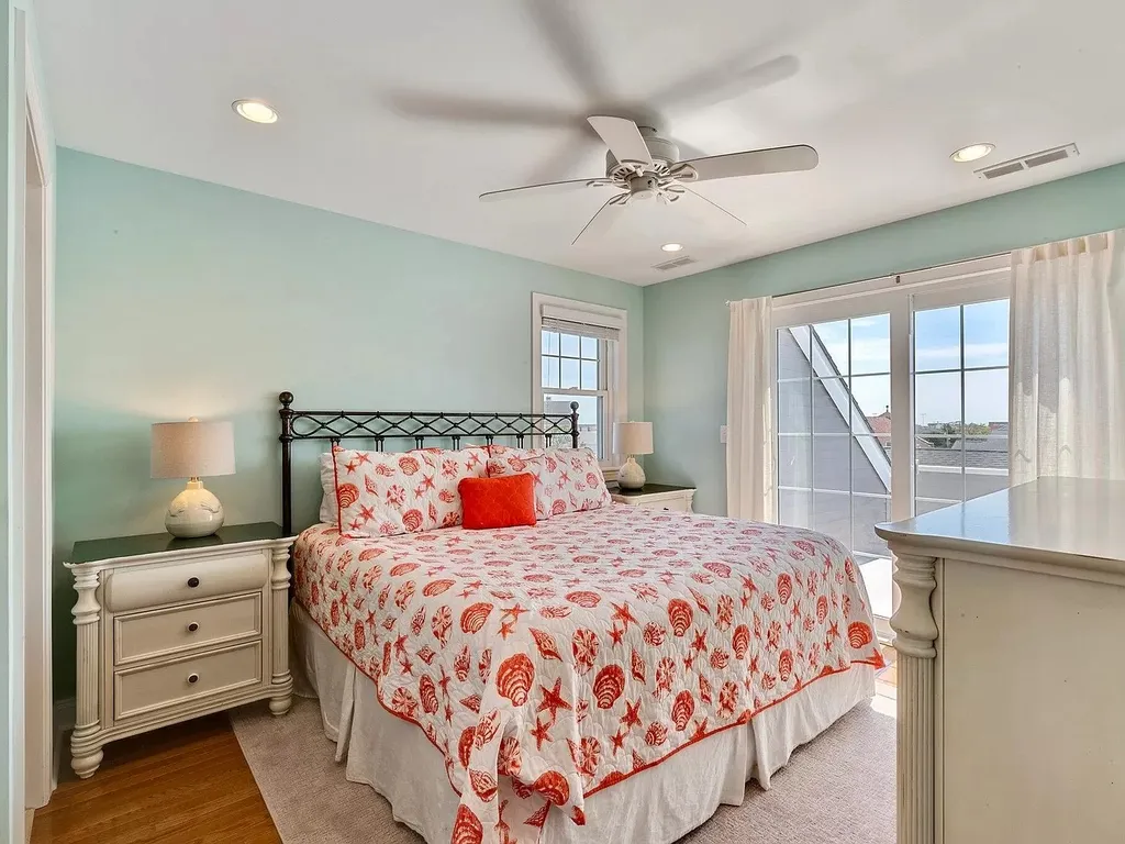 3rd floor King bed with en suite  and private deck #1