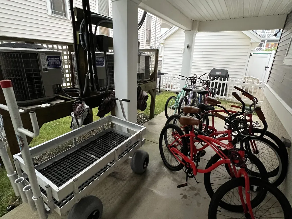 Aluminum beach cart and 8 bikes for adults