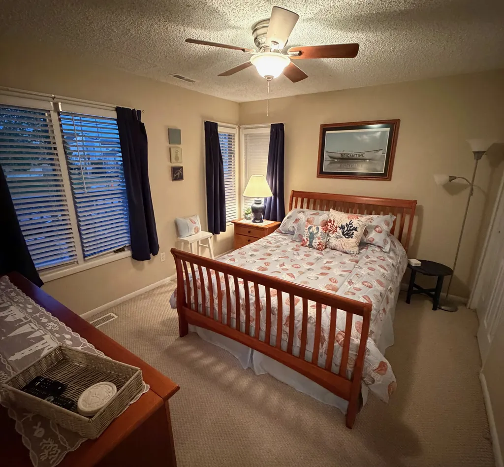 Bedroom 2 - Queen