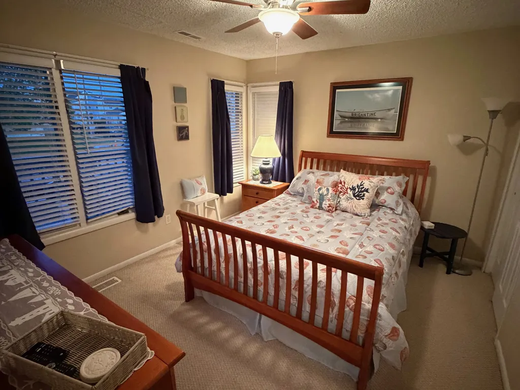 Bedroom 2 - Queen
