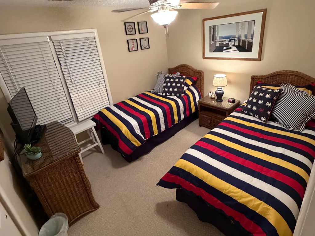 3rd Bedroom - 2 Twin XLs