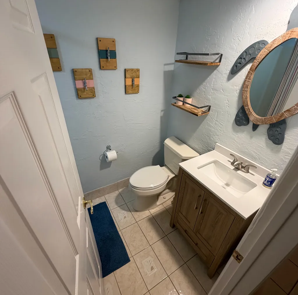 Shared Full Bathroom - 1st Floor