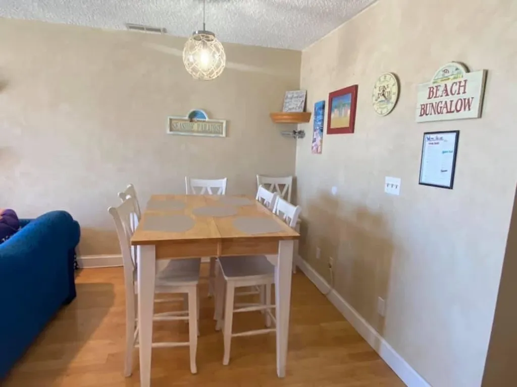 Dining Table with 6 chairs, leaf available 