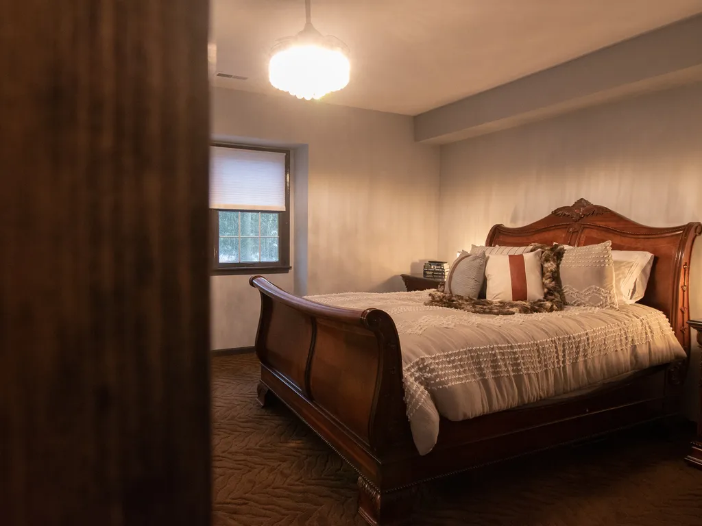 Bedroom 4: Honeymoon Bay Suite