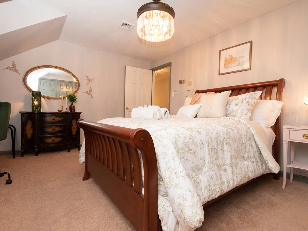 Bedroom 6: Diamond Beach Suite