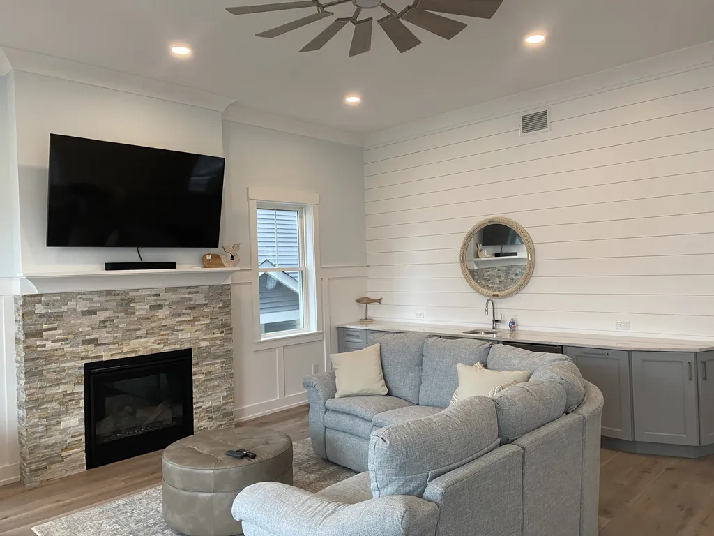 GREAT/GAME ROOM