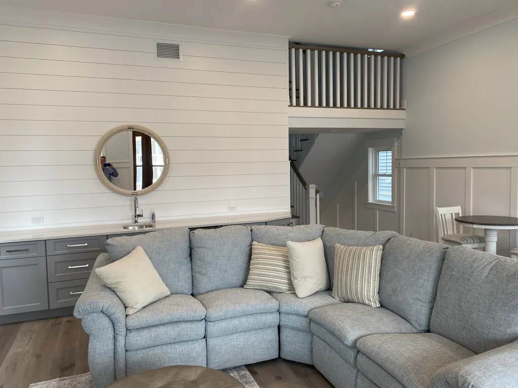 GREAT/GAME ROOM