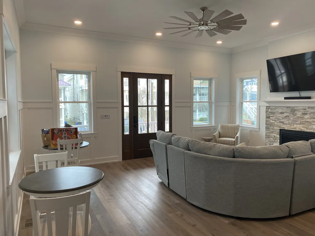 GREAT/GAME ROOM