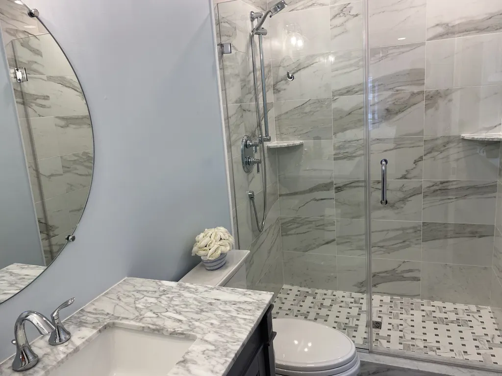 SECOND KING SUITE BATH