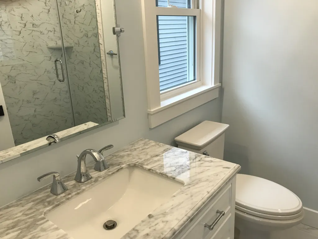QUEEN SUITE BATH