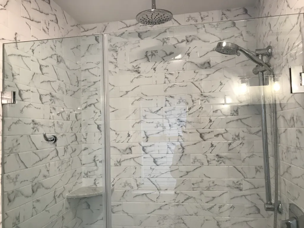 QUEEN SUITE BATH
