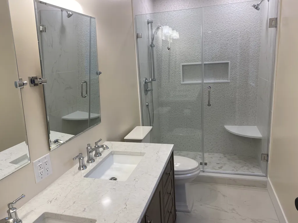 THIRD KING SUITE BATH