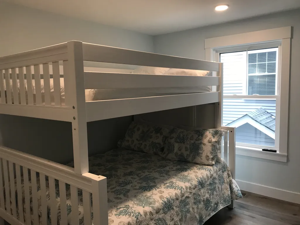 FULL OVER QUEEN ROOM