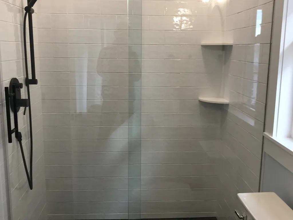 FOURTH KING SUITE BATH