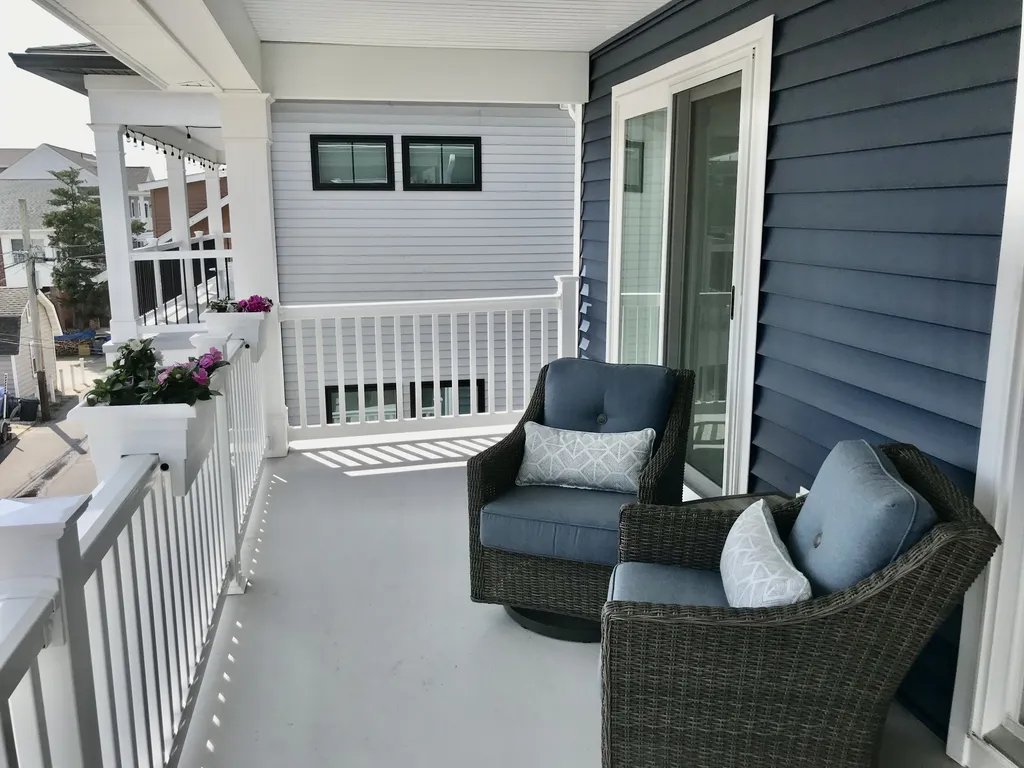 king bedroom deck