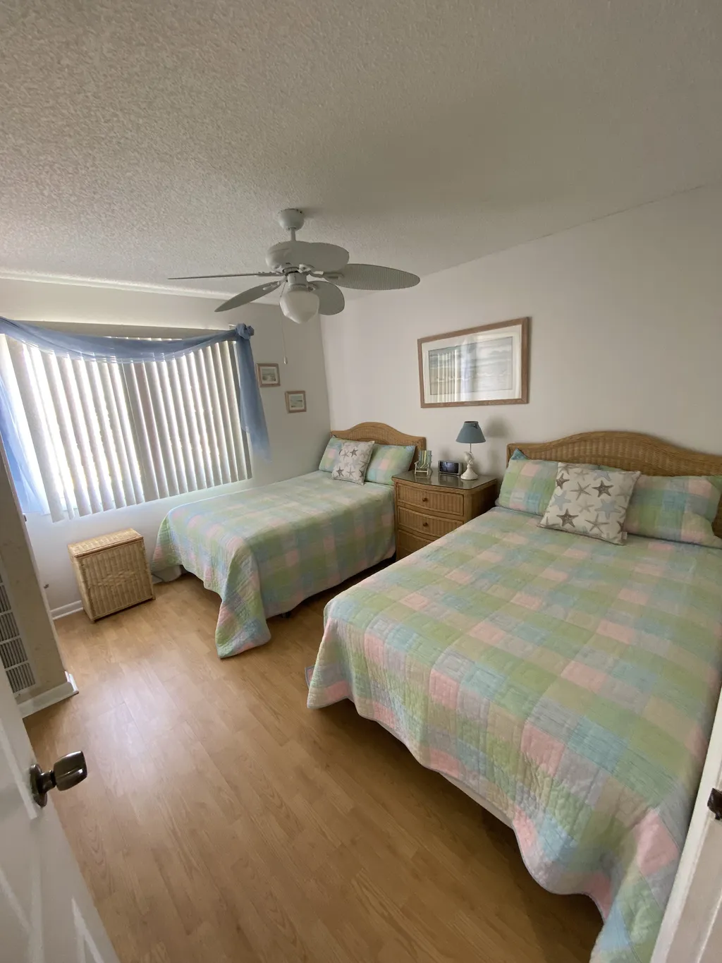 1 bedroom, two full beds 