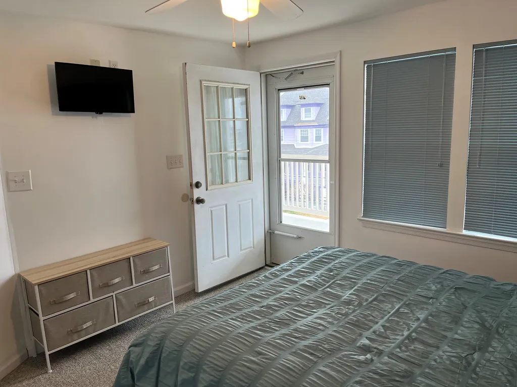 2nd Floor Queen Bedroom w/Private Deck