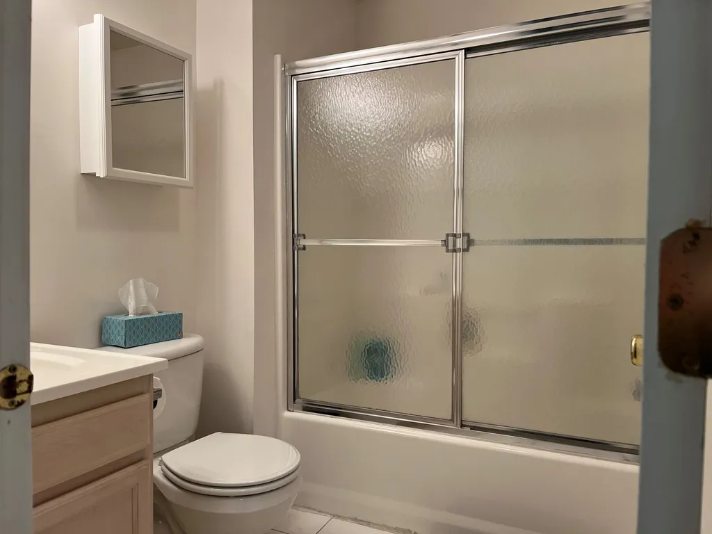 2nd Level Full Bath