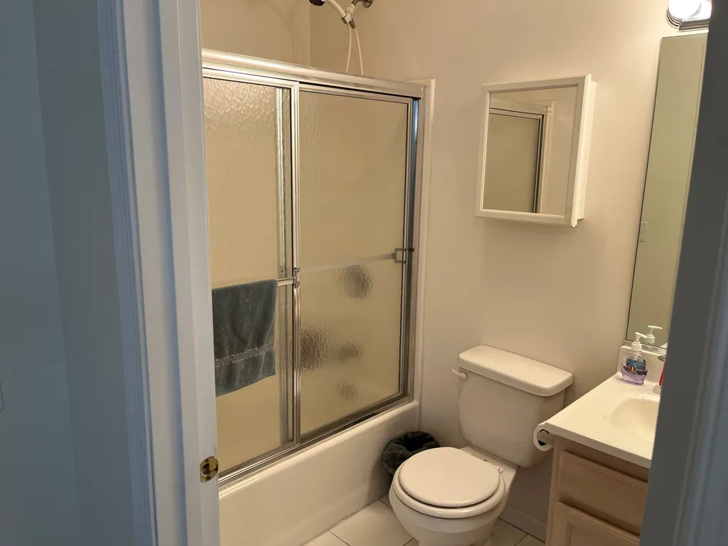 3rd Floor Full Bath
