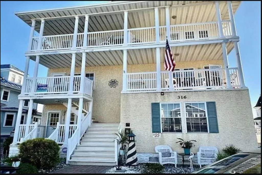 Front View (Unit 3 to Left - 3 Levels)