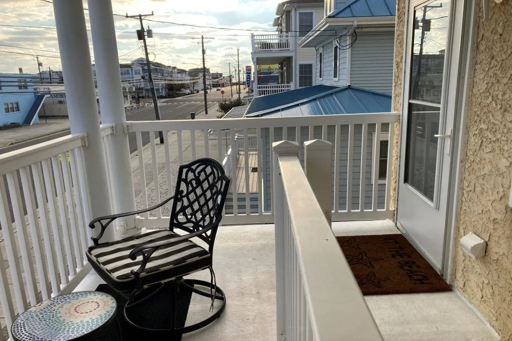 1st Floor Deck (Entrance)