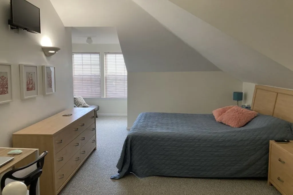 3rd Floor Bedroom (With Desk &amp;amp; Pull-out Futon)