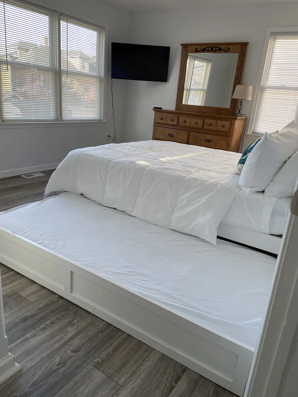 Ensuite Bedroom w/Trundle