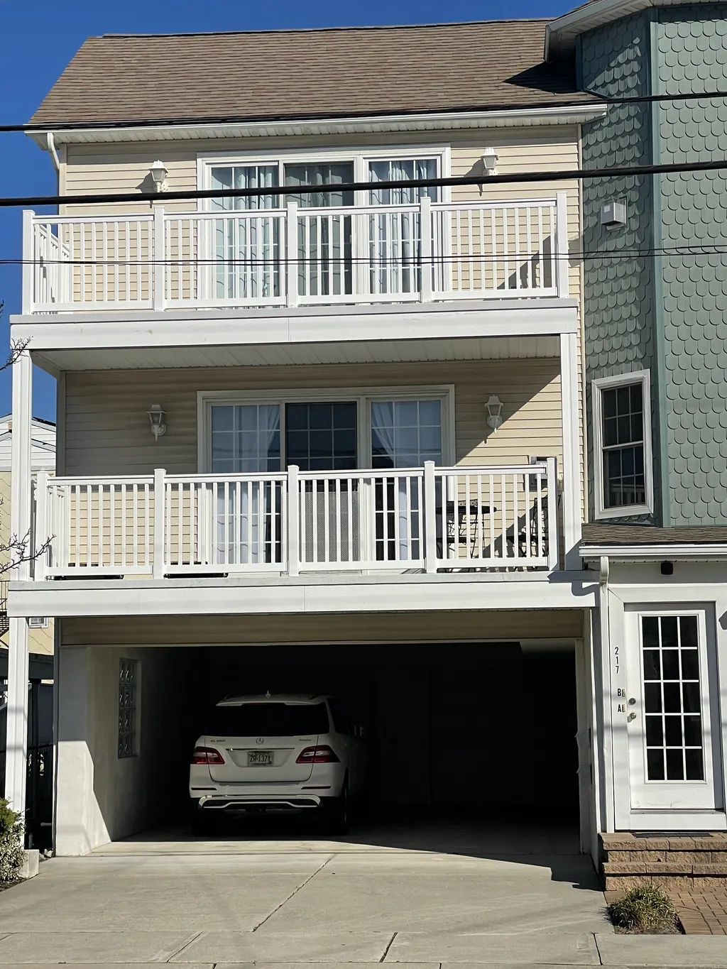 Front - Driveway &amp;amp; Garage
