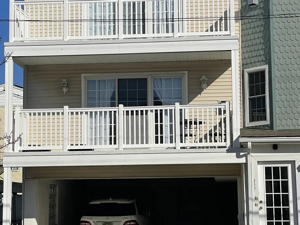 Front - Driveway &amp;amp; Garage