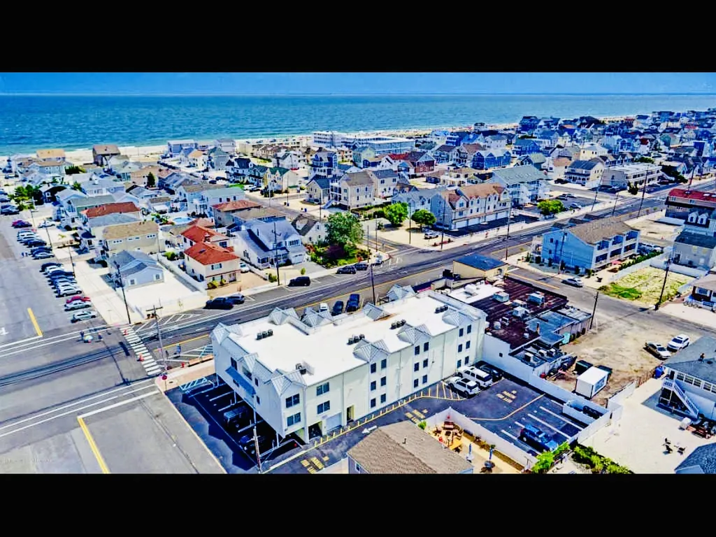 One block from the beach