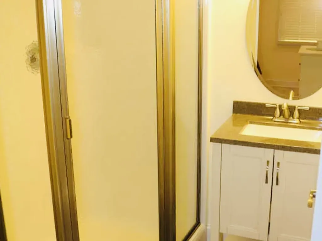 Master bathroom 
