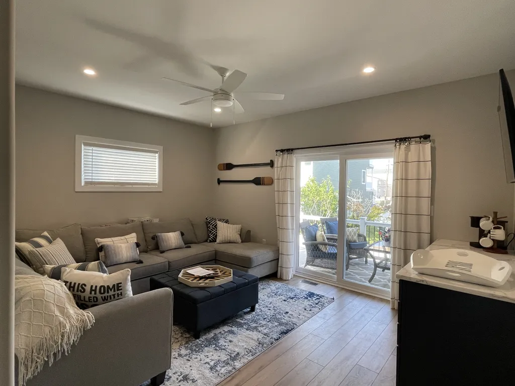 Bonus room with full pullout