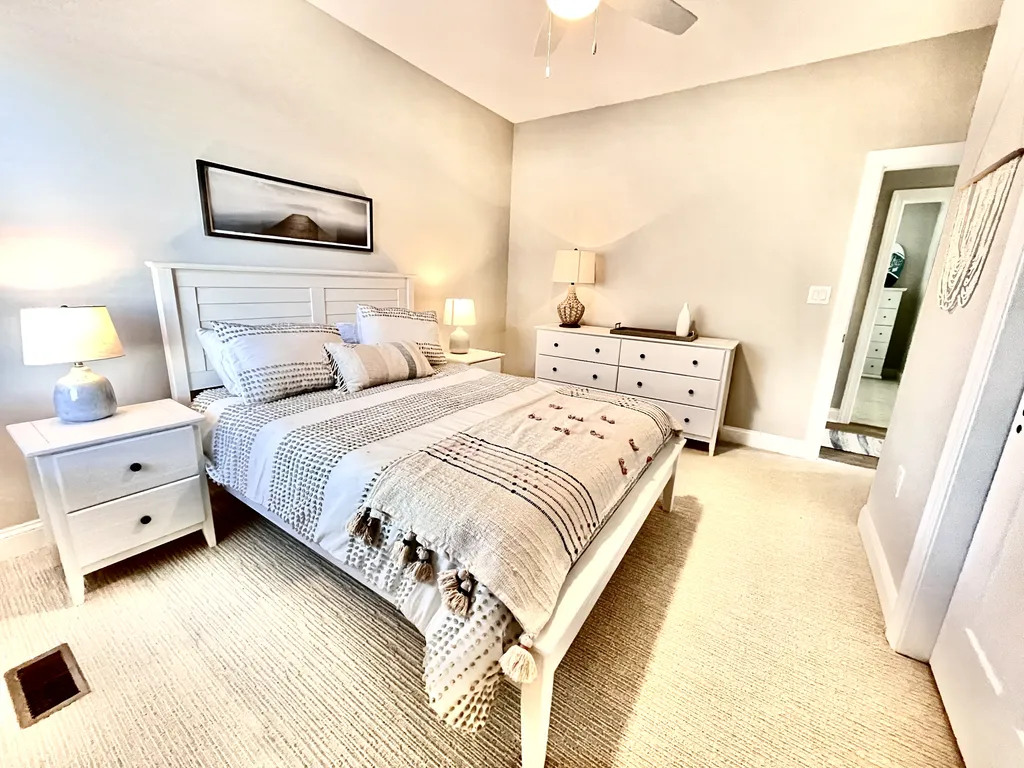 1st floor bedroom - queen