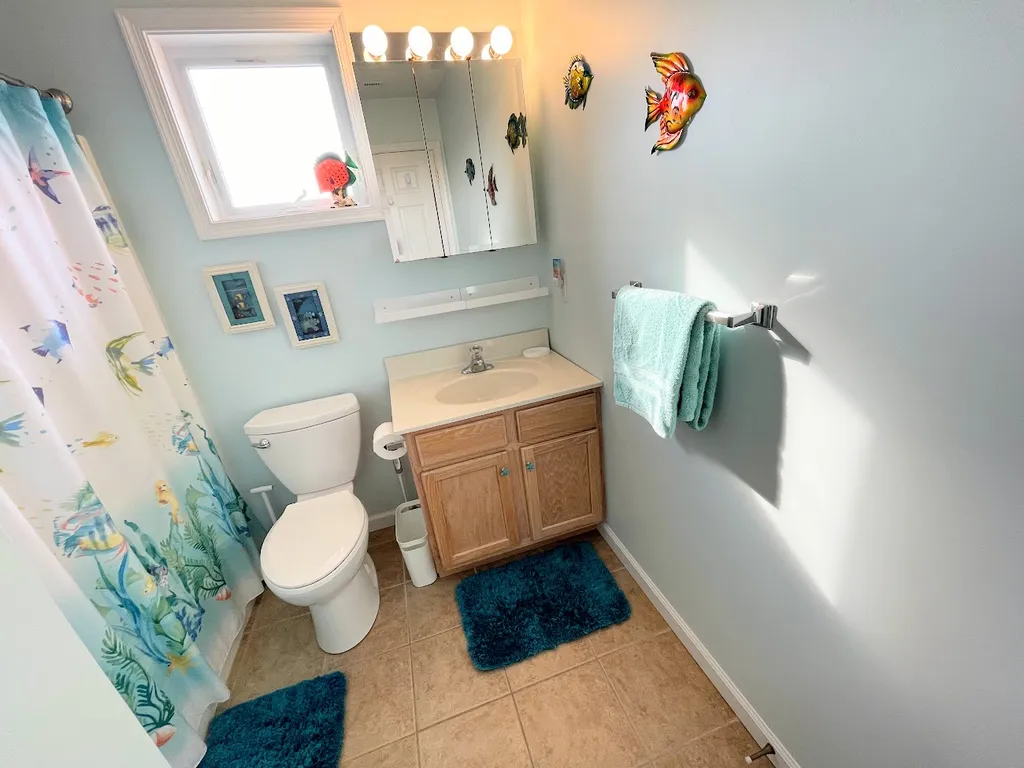 4th Floor Hall Bathroom