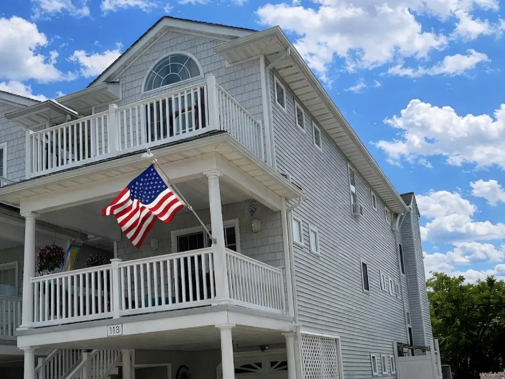 Key of Sea (118 E. Cardinal Road)