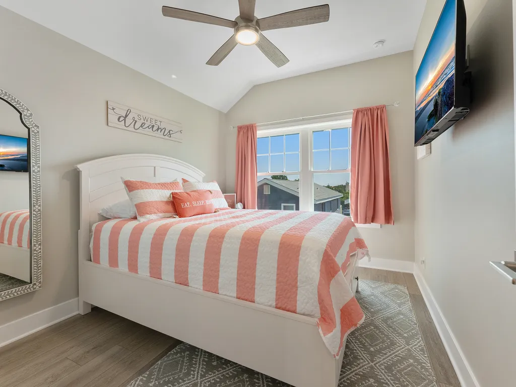4th Bedroom with plush Queen beds
