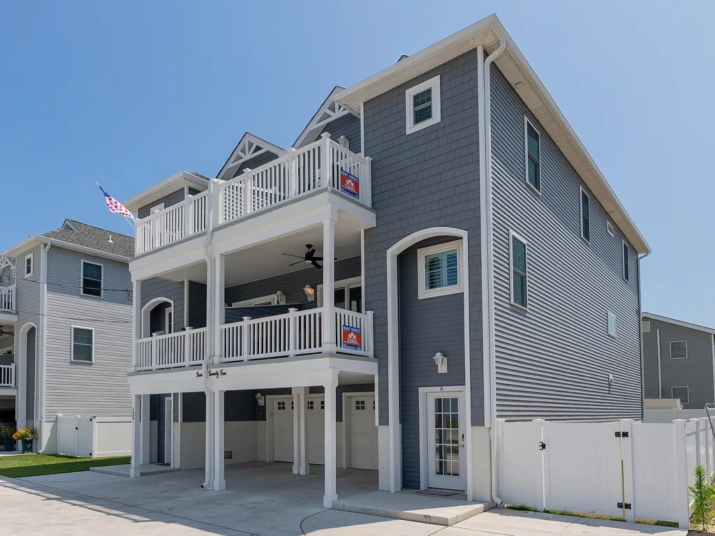 Brand new 3 story townhome - right side - up and down
