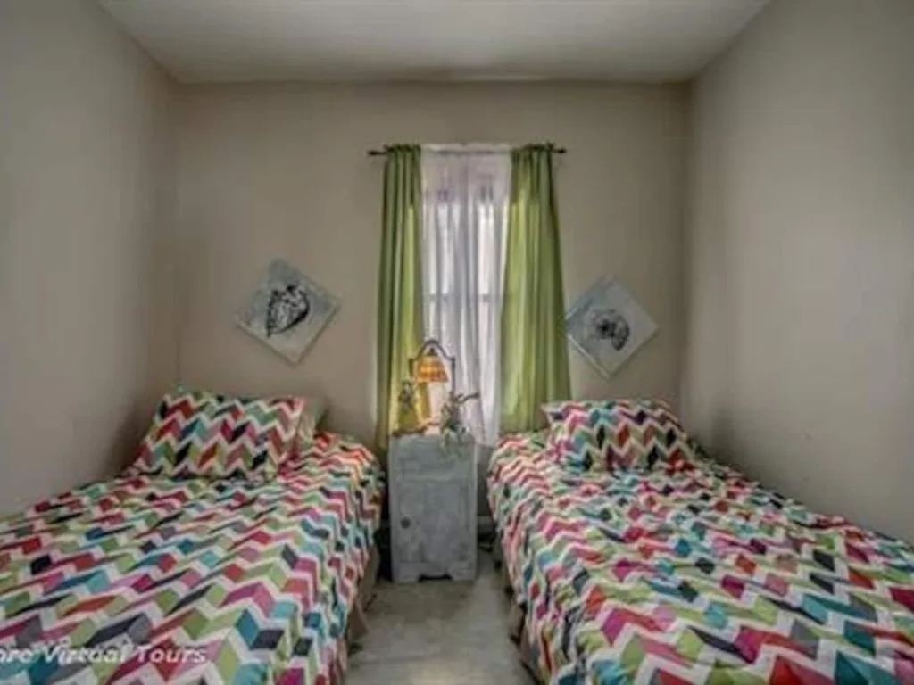 Bedroom 2 - Twin Beds 