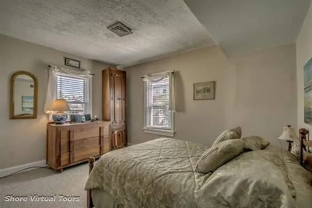 Bedroom 3 - Queen Bed with private bath