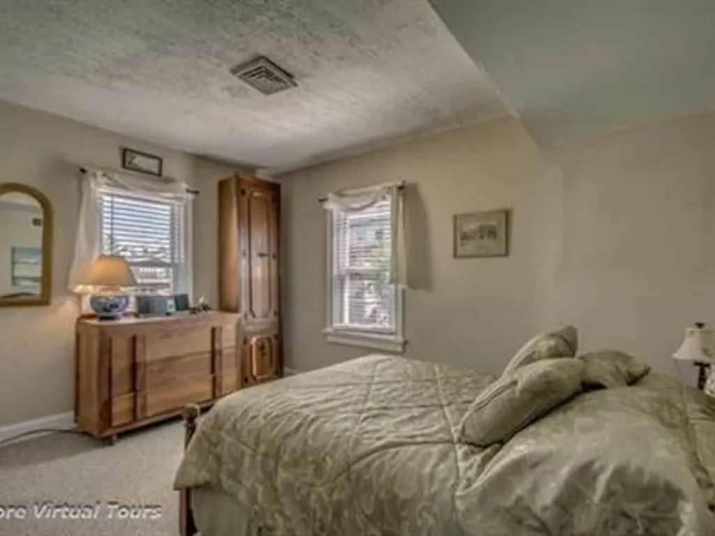 Bedroom 3 - Queen Bed with private bath