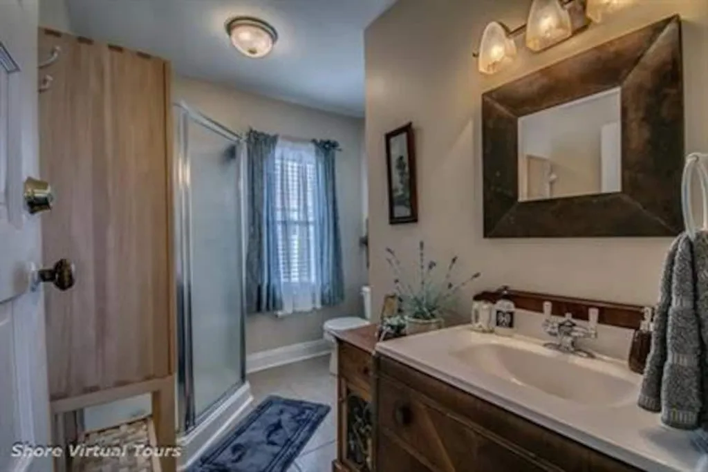 First floor hall bath with shower 