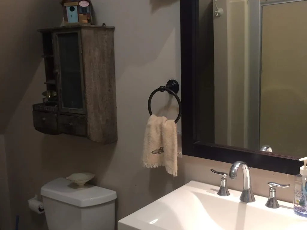 top floor bath room 