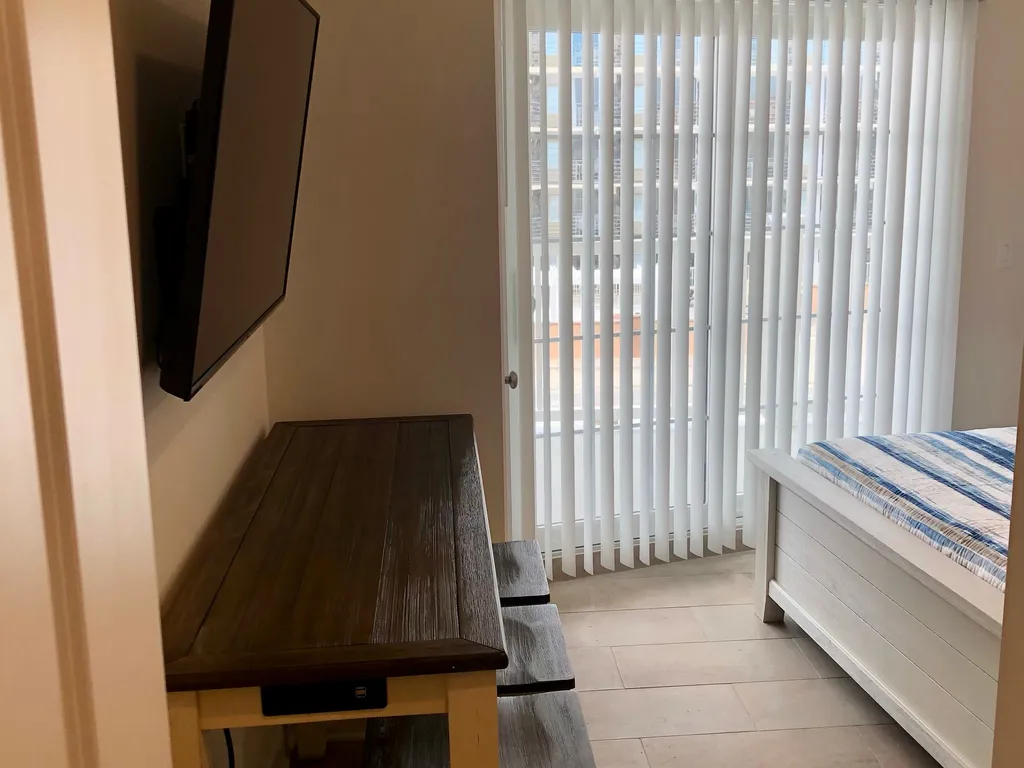 Master Bedroom &amp;quot;work&amp;quot; bar