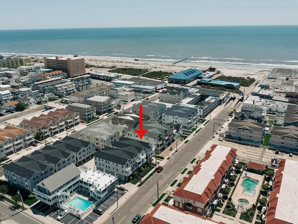 Top Floor Condo behind the Red Arrow