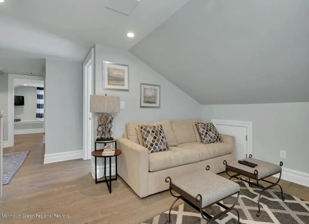 Third floor loft area queen pullout