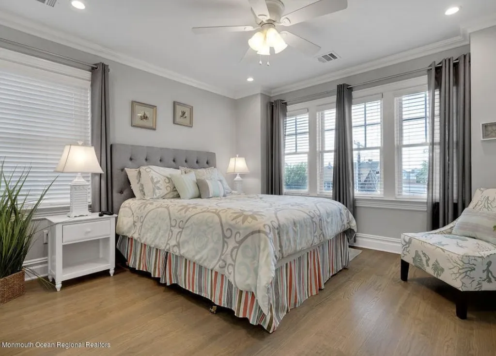 Second floor queen bedroom