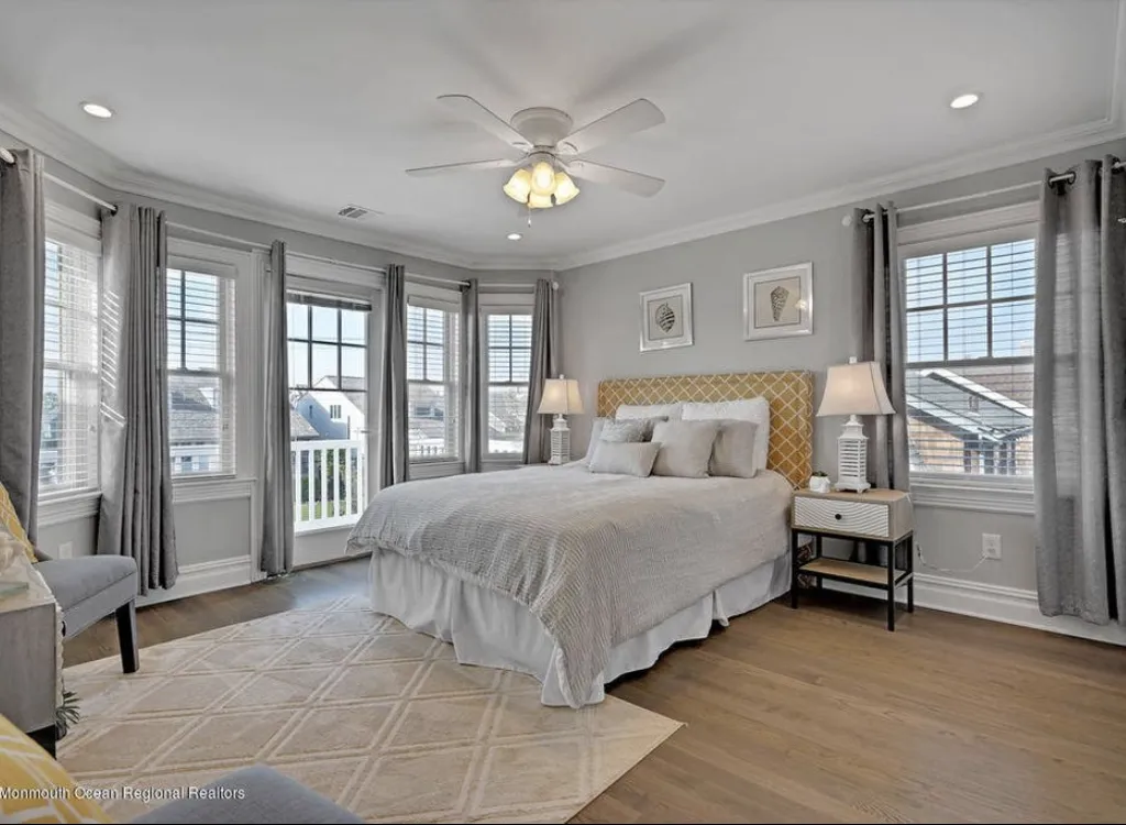 Second floor queen bedroom